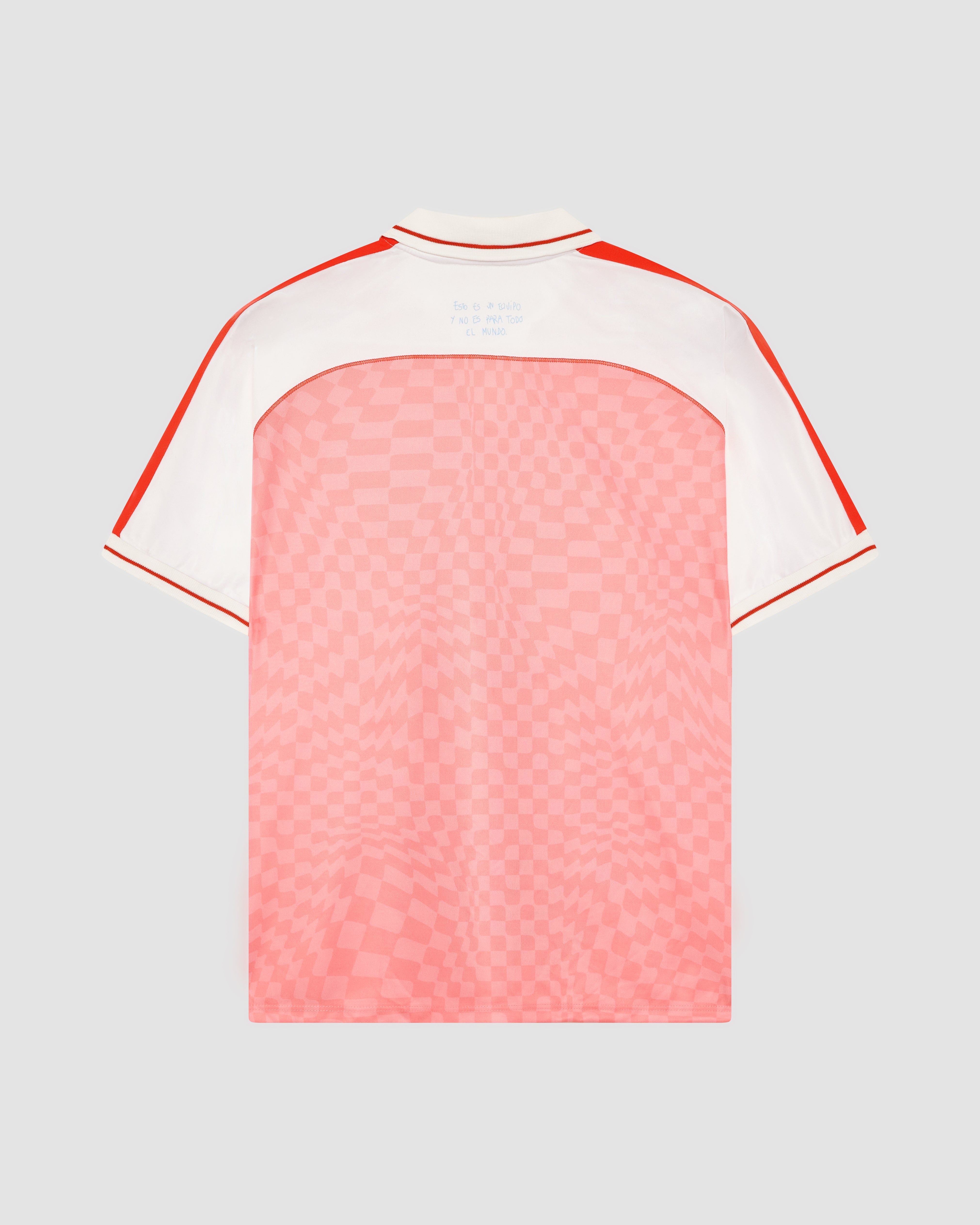 Camiseta FoogaPlan con escudo bordado cuadrados rosa y naranja estilo fútbol retro