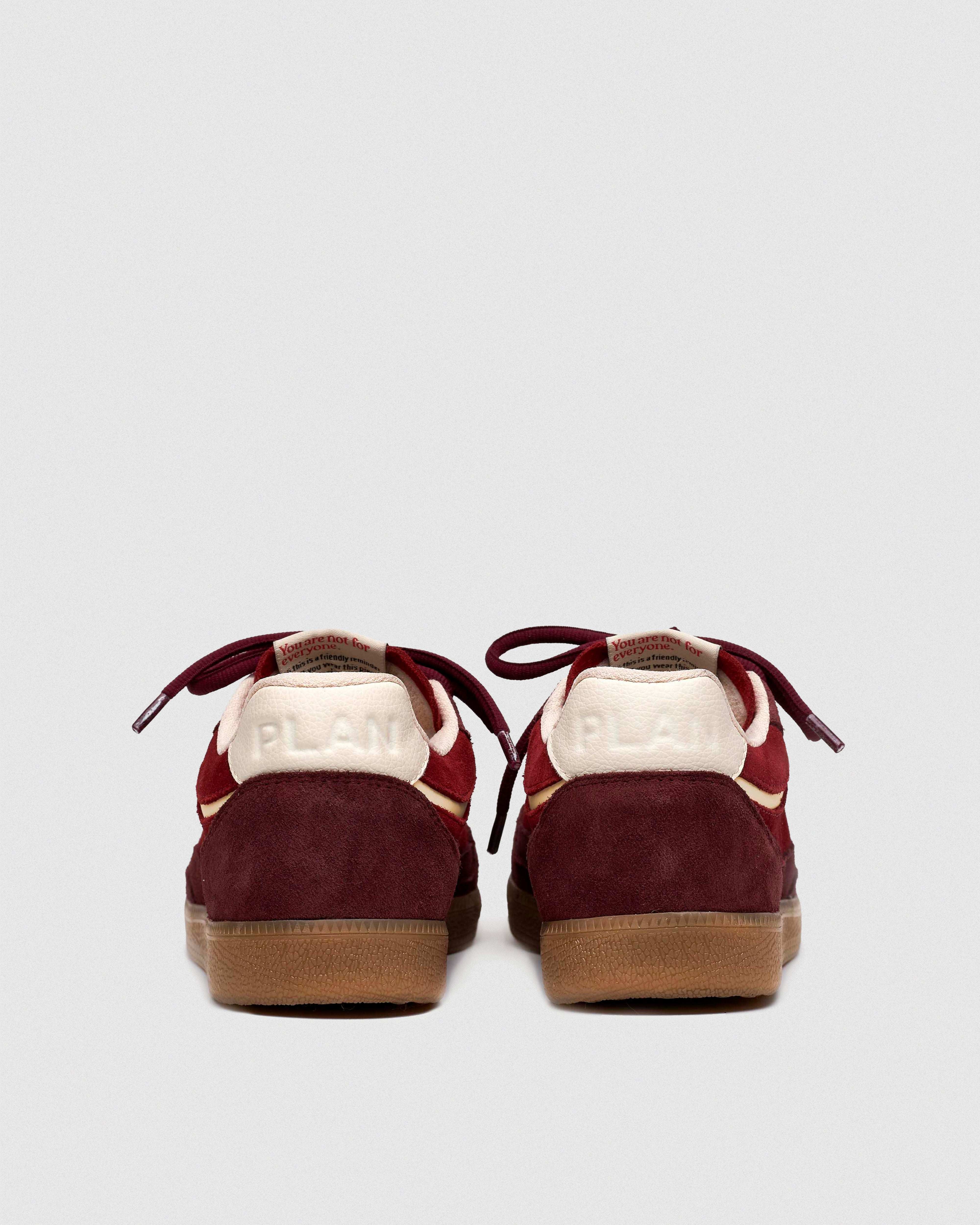 Zapatillas BLAKE Cherry - Vista trasera mostrando el talón y acabados artesanales en ante rojo