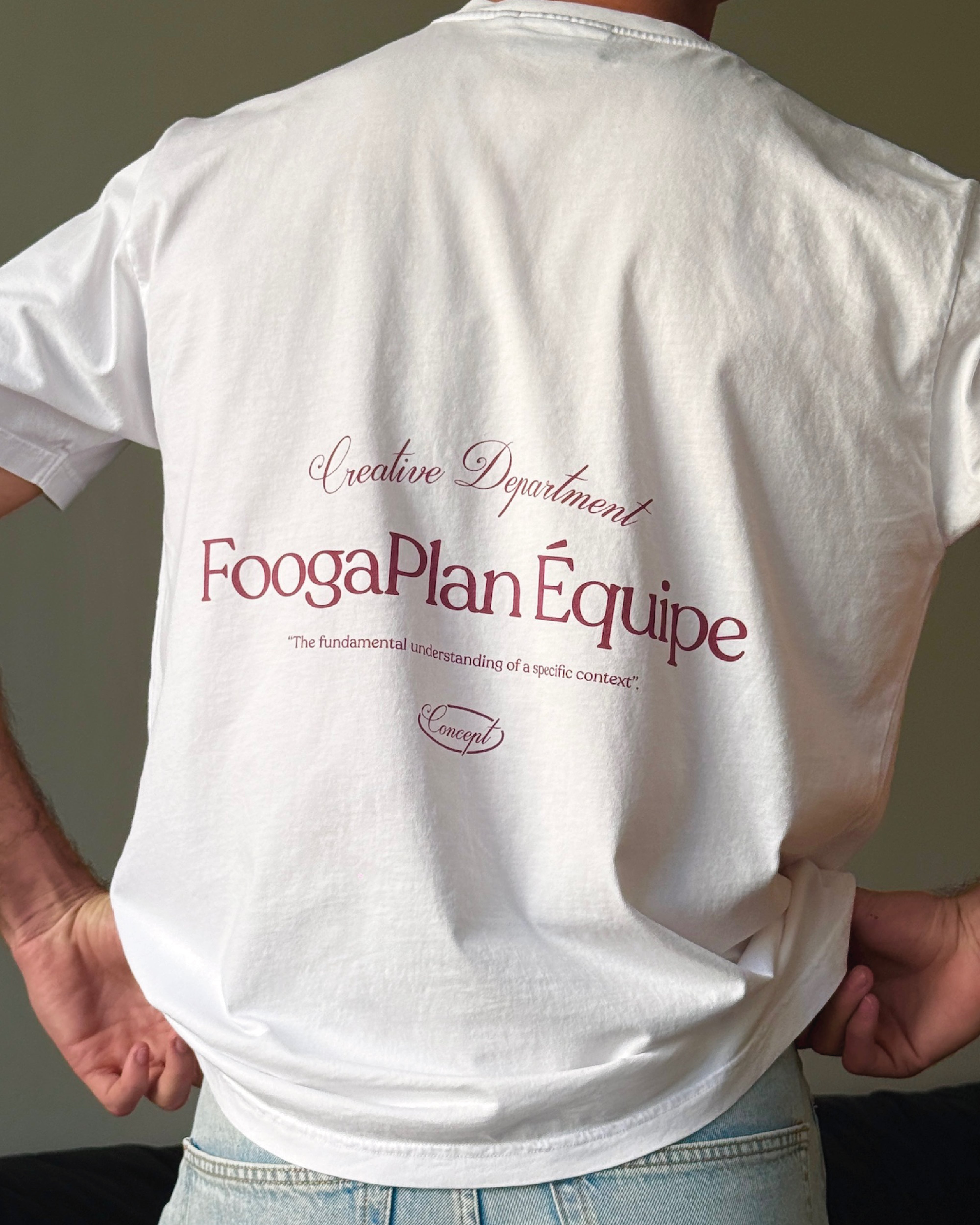 Camiseta Équipe Burdeos FoogaPlan - modelo streetwear relaxed fit burdeos