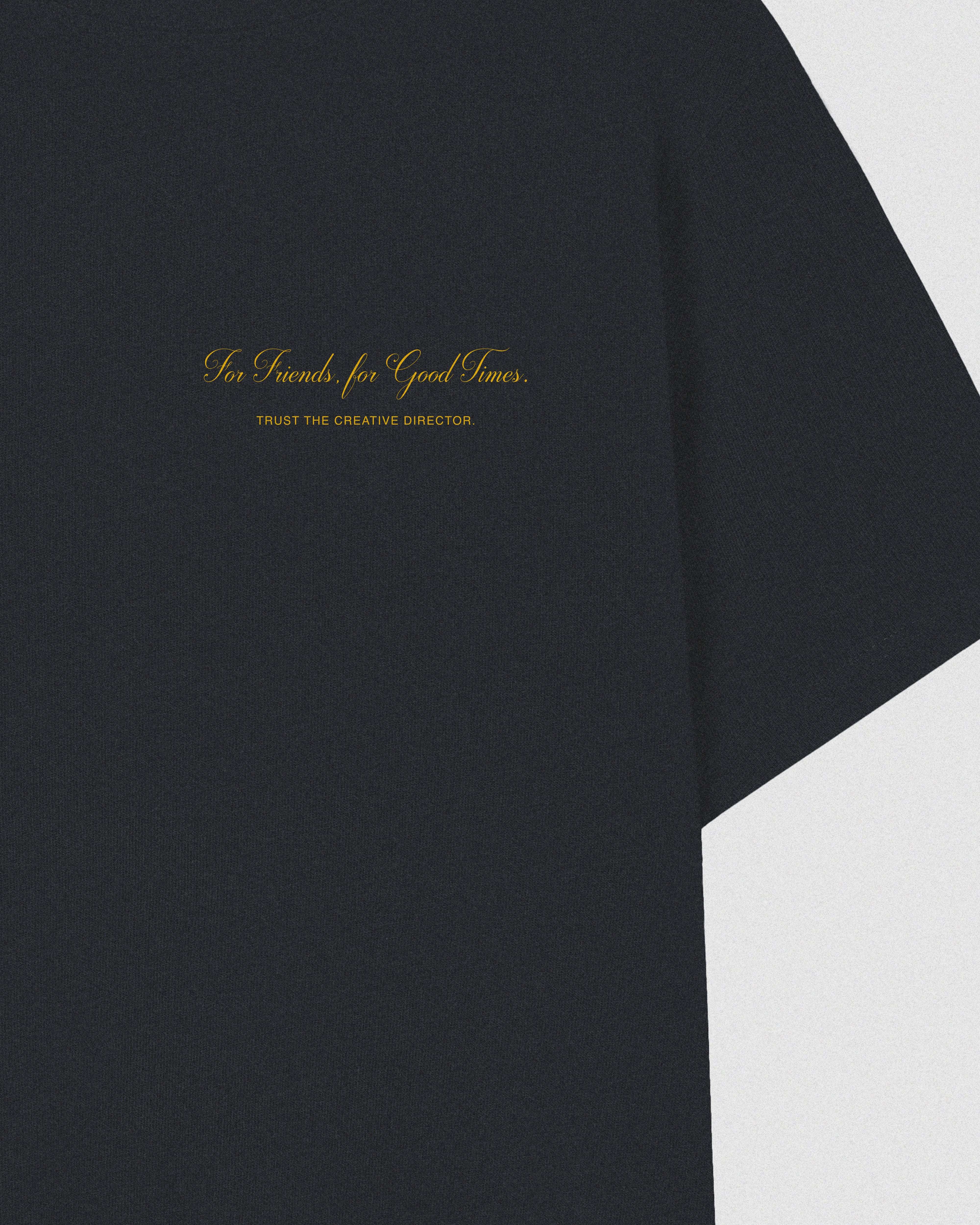 Detalle serigrafía trasera camiseta Good Times Navy - Diseño exclusivo amarillo sobre azul marino