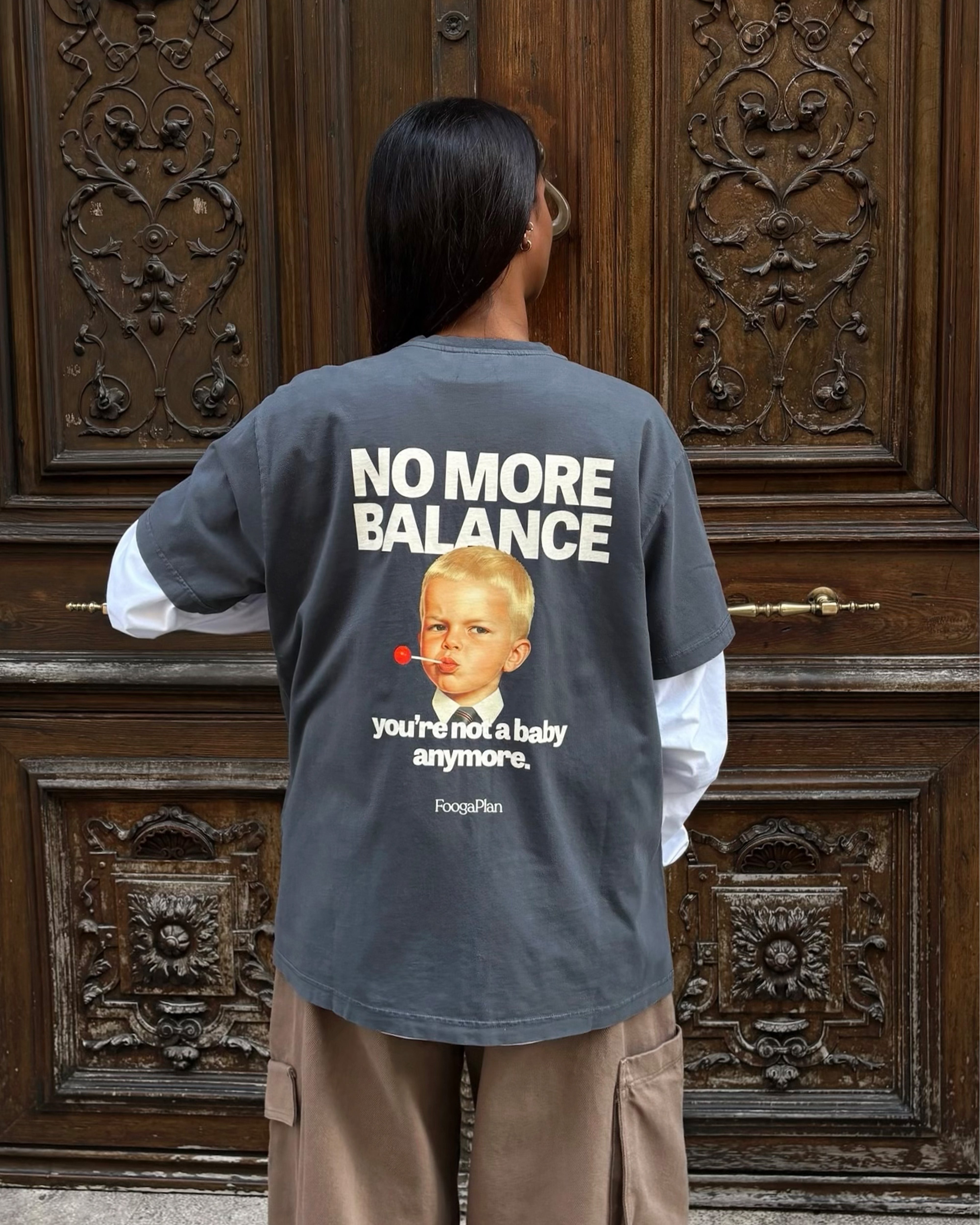 Camiseta No More Balance KID gris Foogaplan - vista trasera modelo