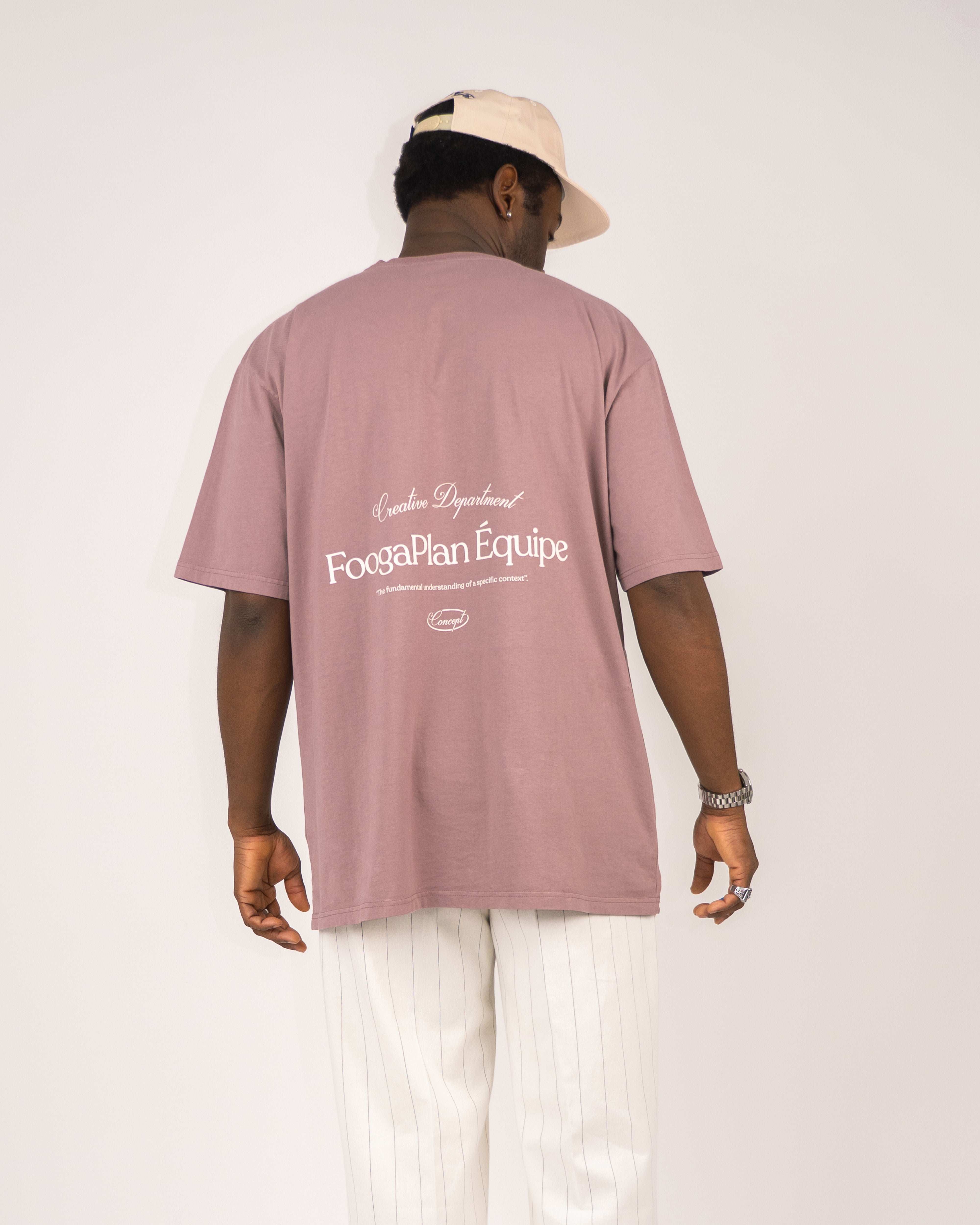 Camiseta Équipe Blush rosa FoogaPlan modelo espalda - fit relajado unisex