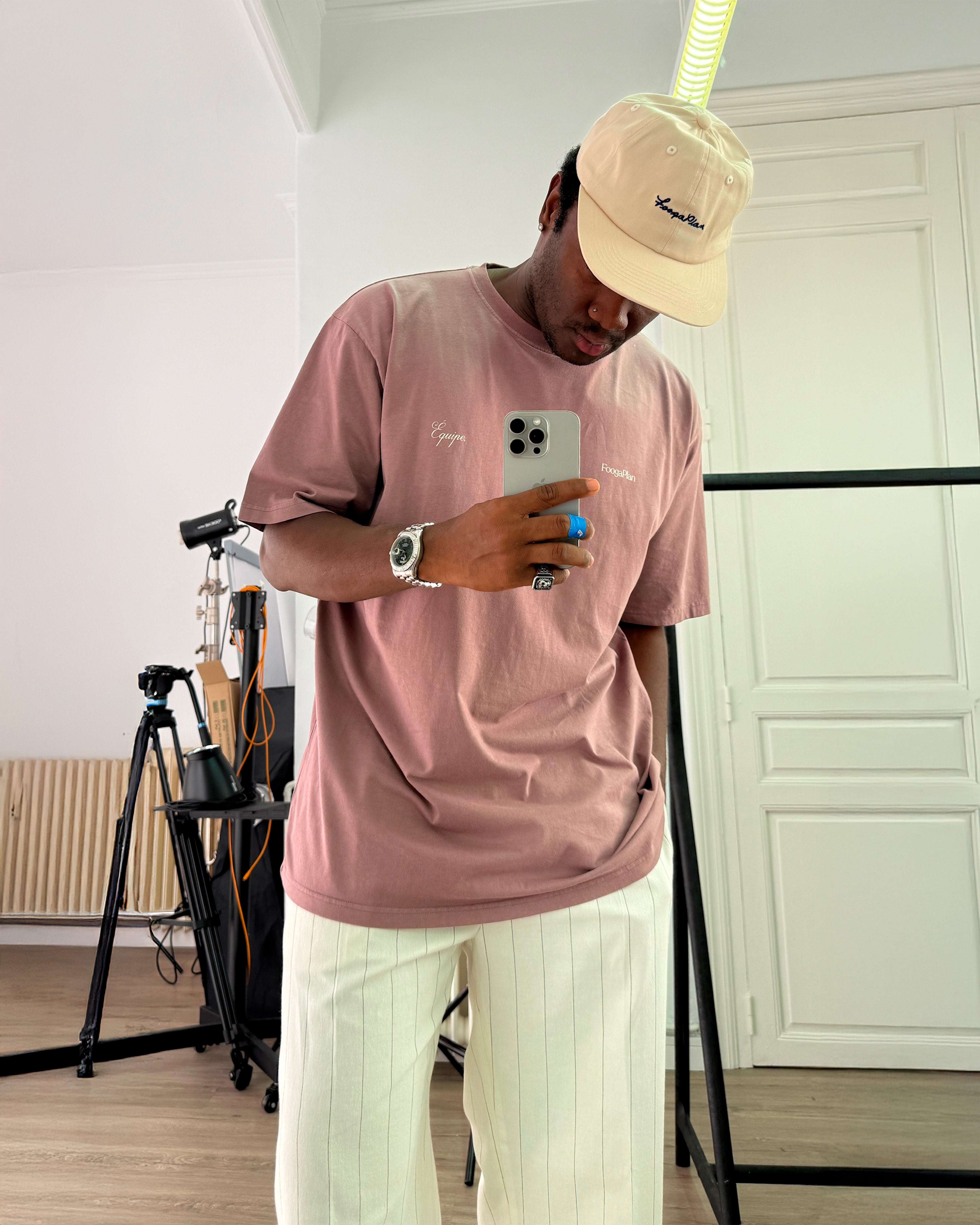 Camiseta Équipe Blush rosa FoogaPlan modelo frontal - streetwear portugués