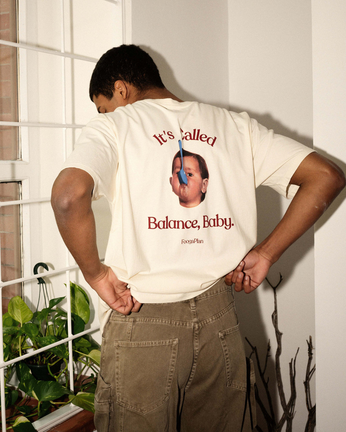 Camiseta The Kid FoogaPlan crudo - modelo