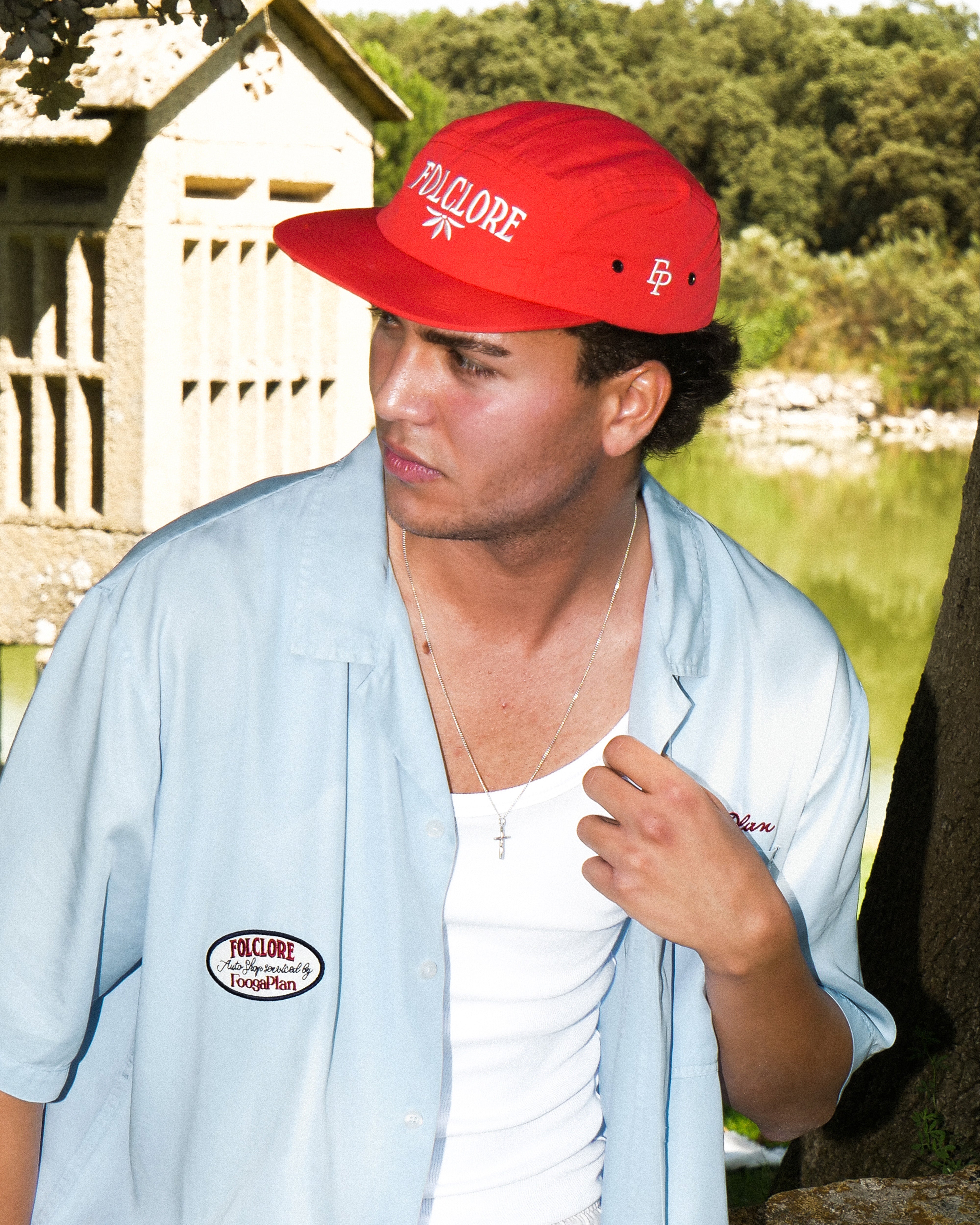 Gorra técnica roja FoogaPlan x Folclore - vista modelo chico