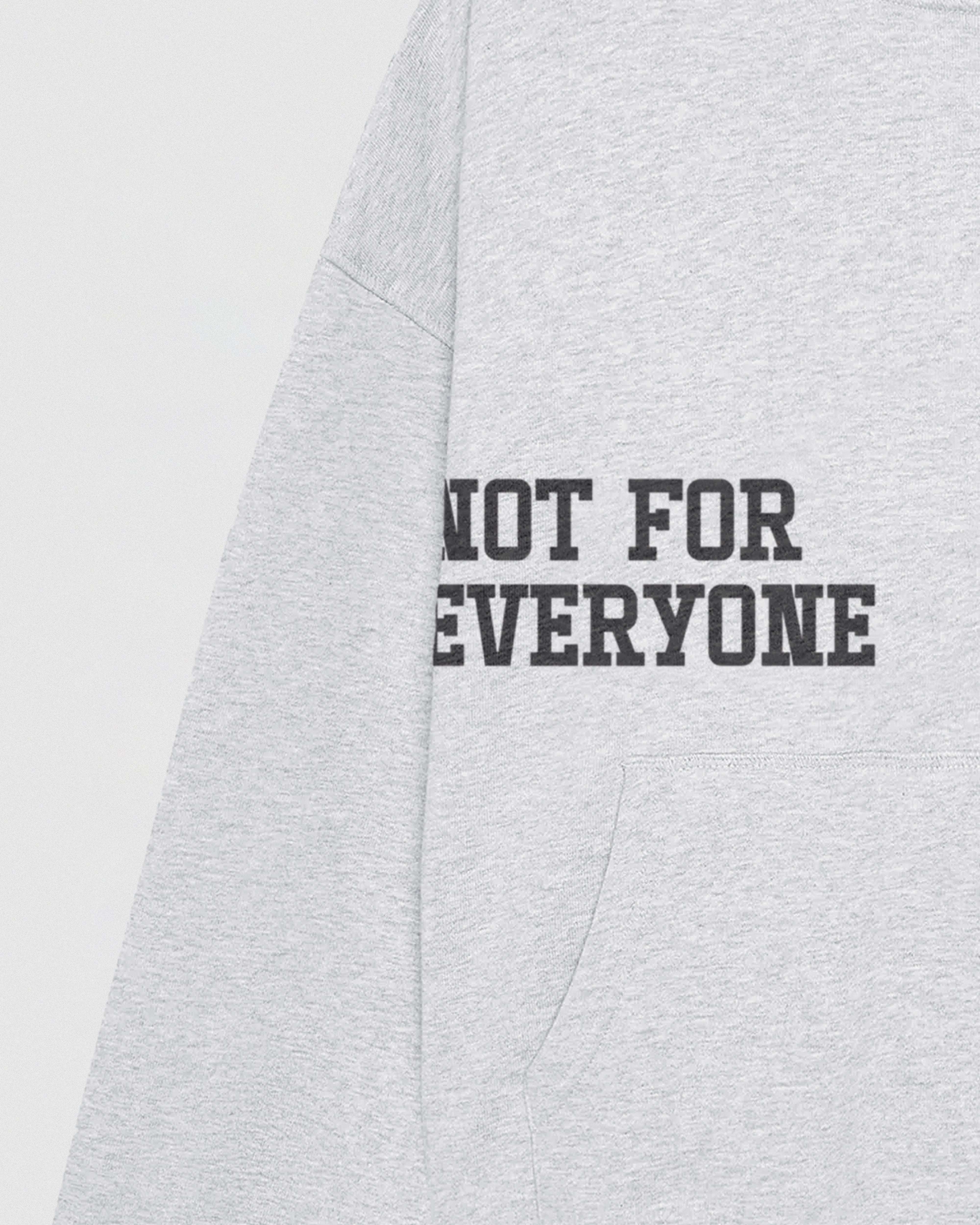 Detalle serigrafía frontal Varsity Hoodie - Diseño exclusivo sobre algodón gris jaspeado