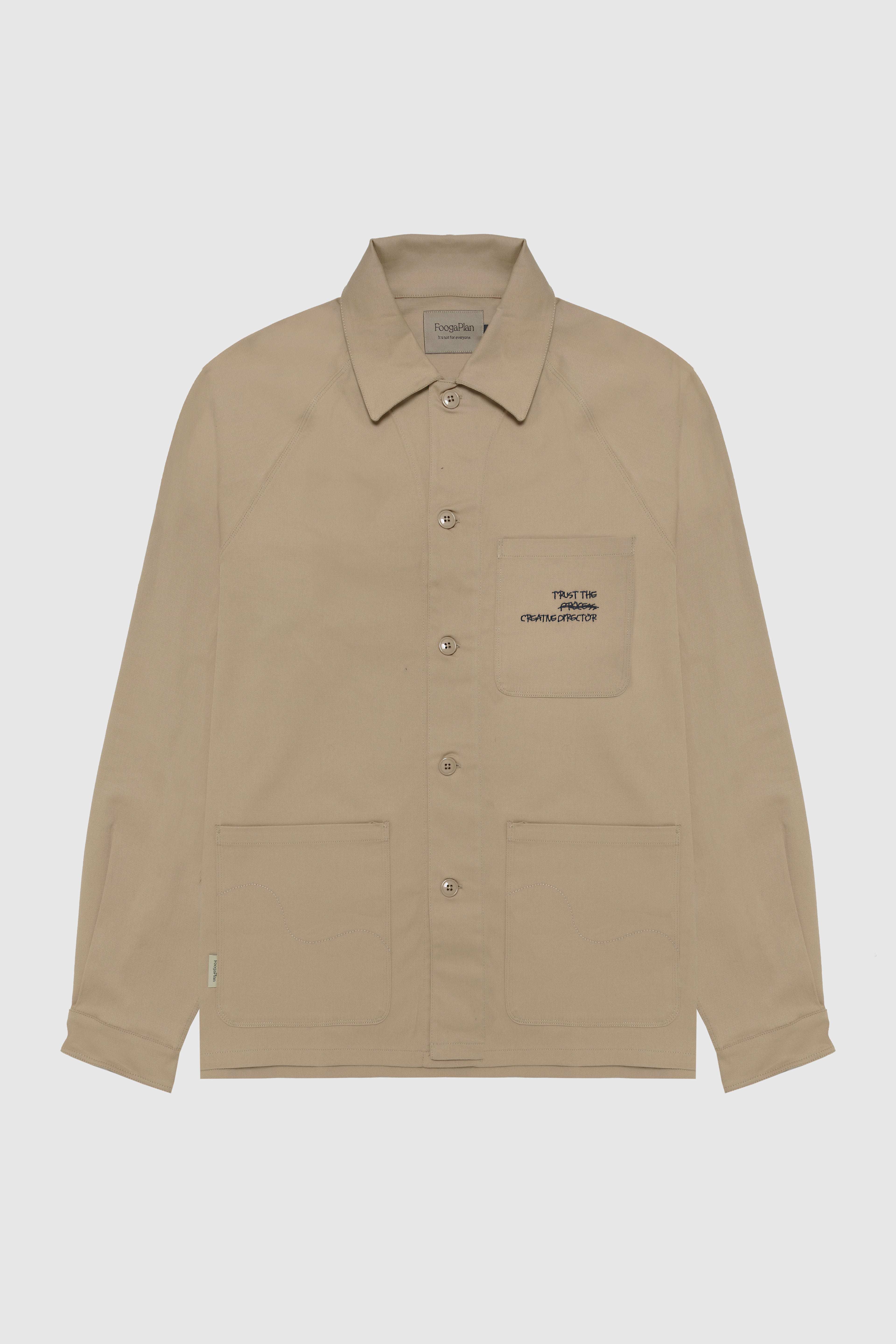 Sobrecamisa carpenter beige unisex con bordado frontal y bolsillos - FoogaPlan