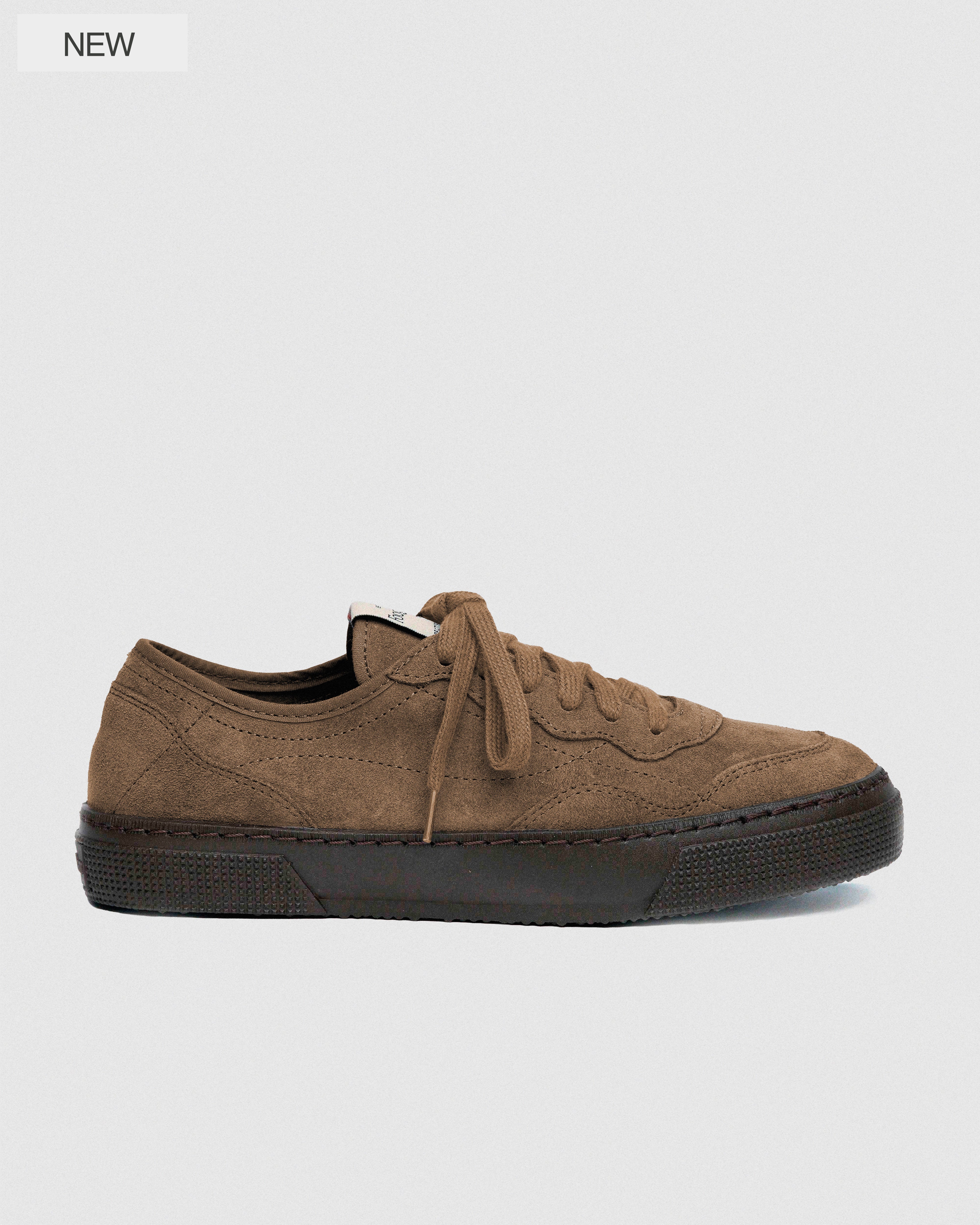 Zapatillas TROY Dune beige ante vista lateral - sneakers hechas en España FoogaPlan