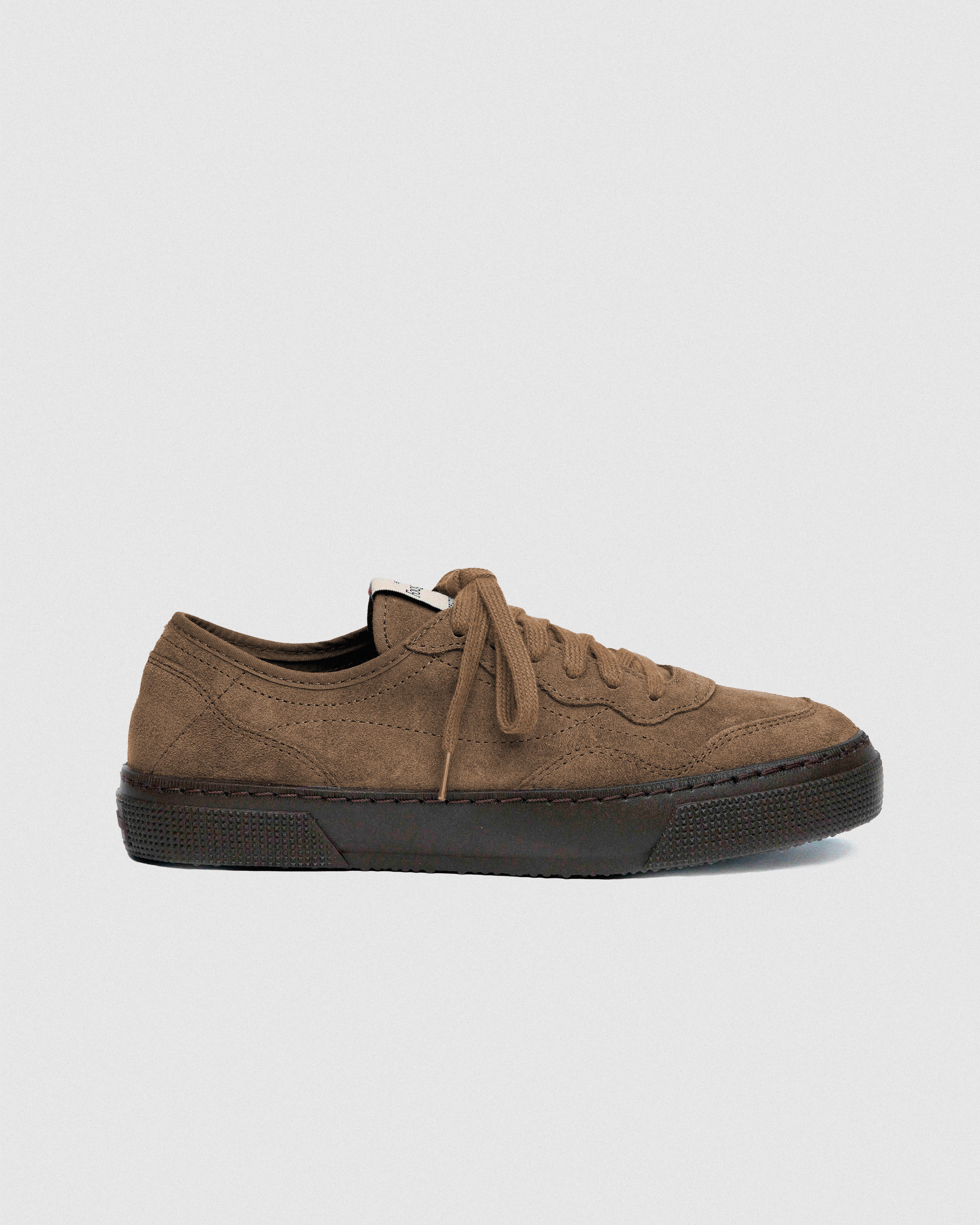 Zapatillas TROY Dune beige ante vista lateral - sneakers hechas en España FoogaPlan