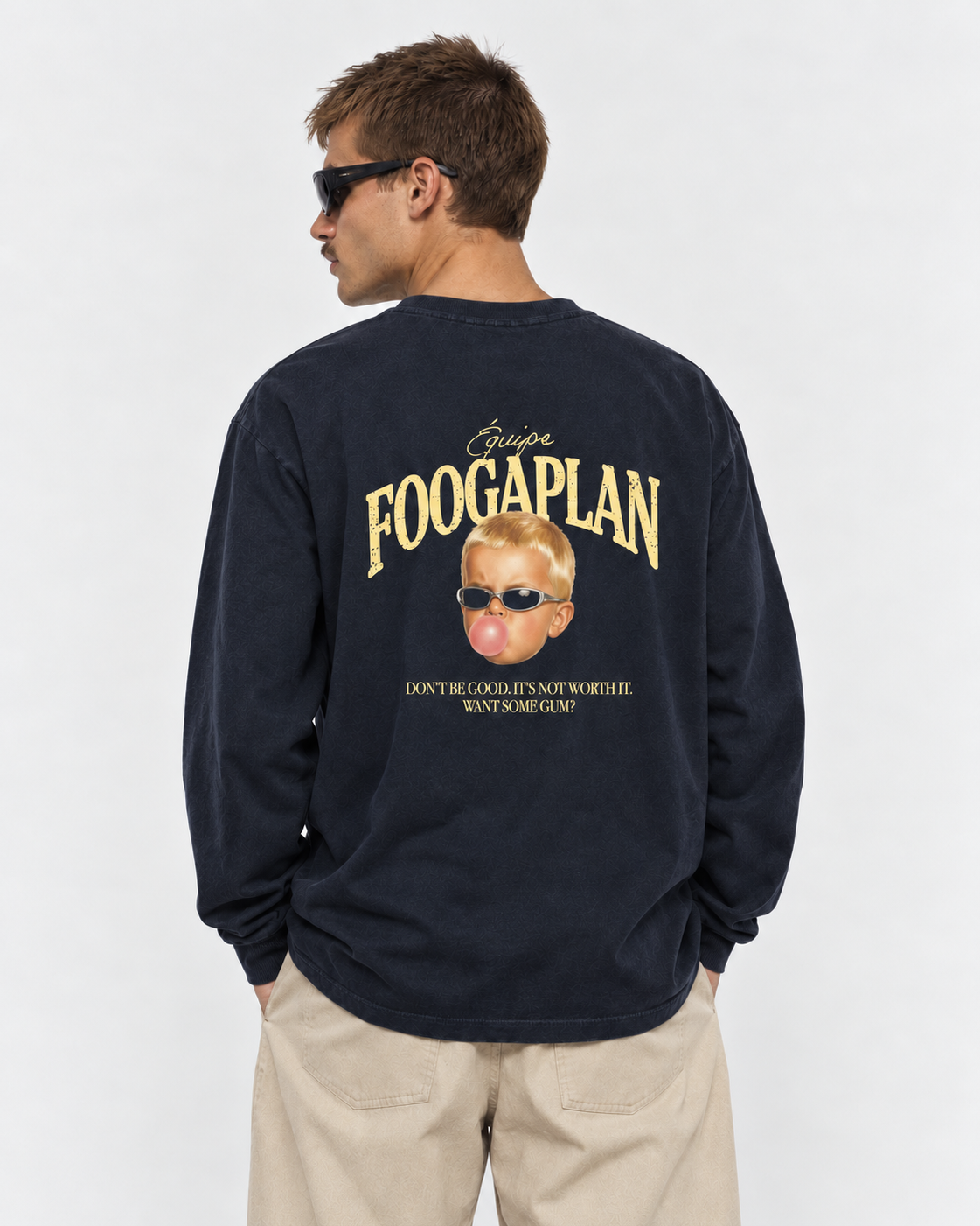 T-shirt Gum Long-Sleeve bleu marine FoogaPlan - porté par un mannequin