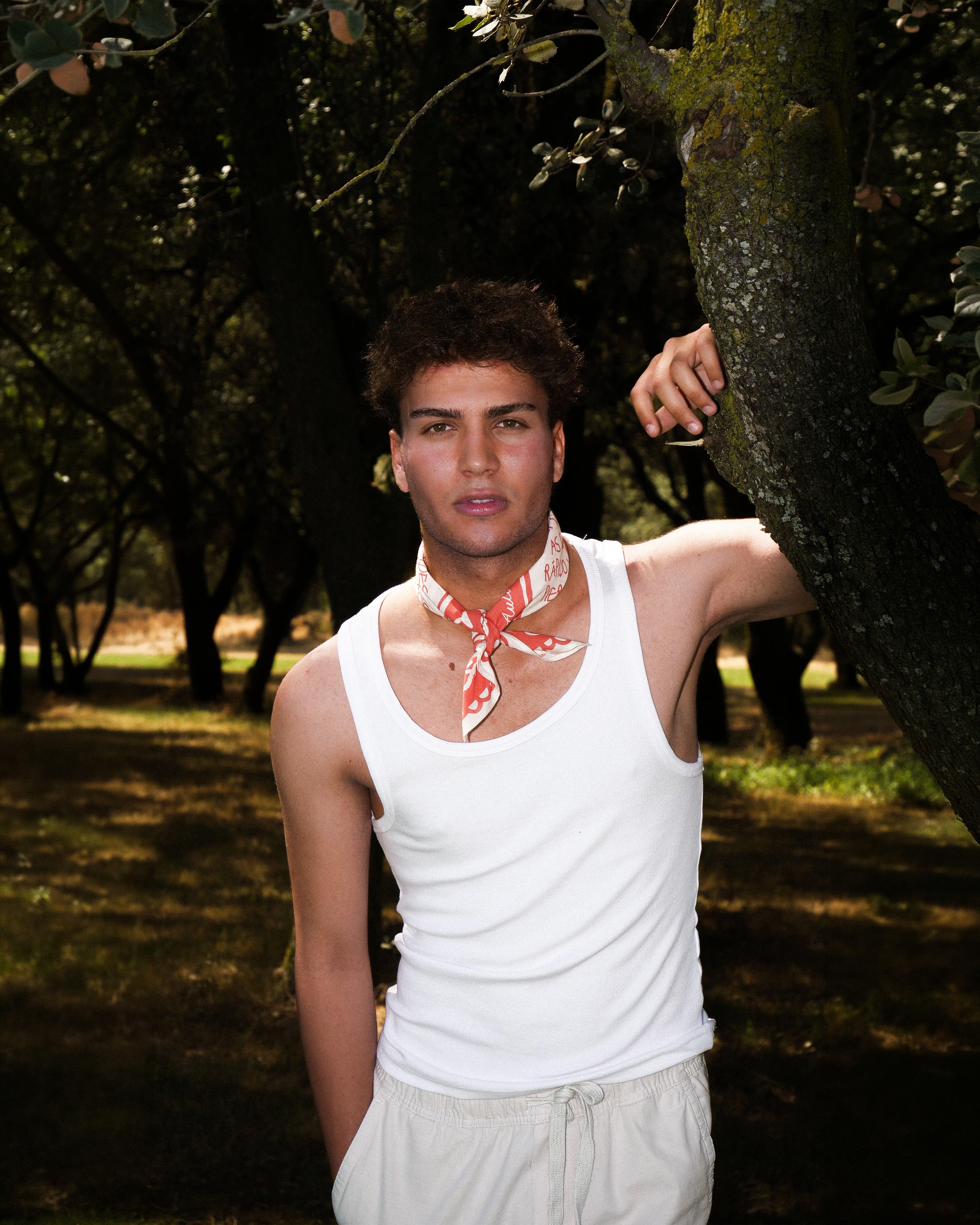 Bandana The Logo 100% algodón FoogaPlan x Folclore - vista con modelo chico cuello