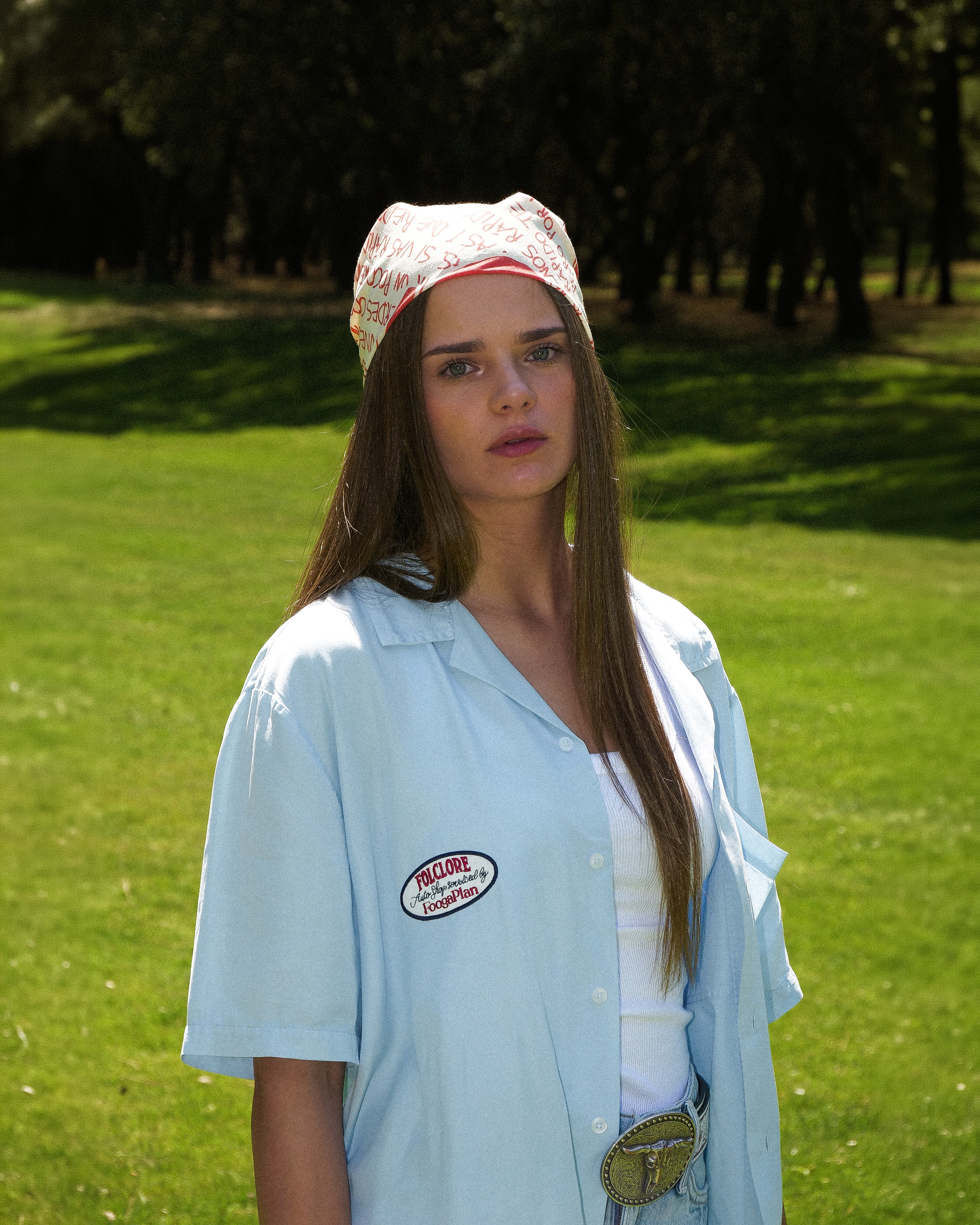 Bandana The Logo 100% algodón FoogaPlan x Folclore - vista con modelo chica cabeza