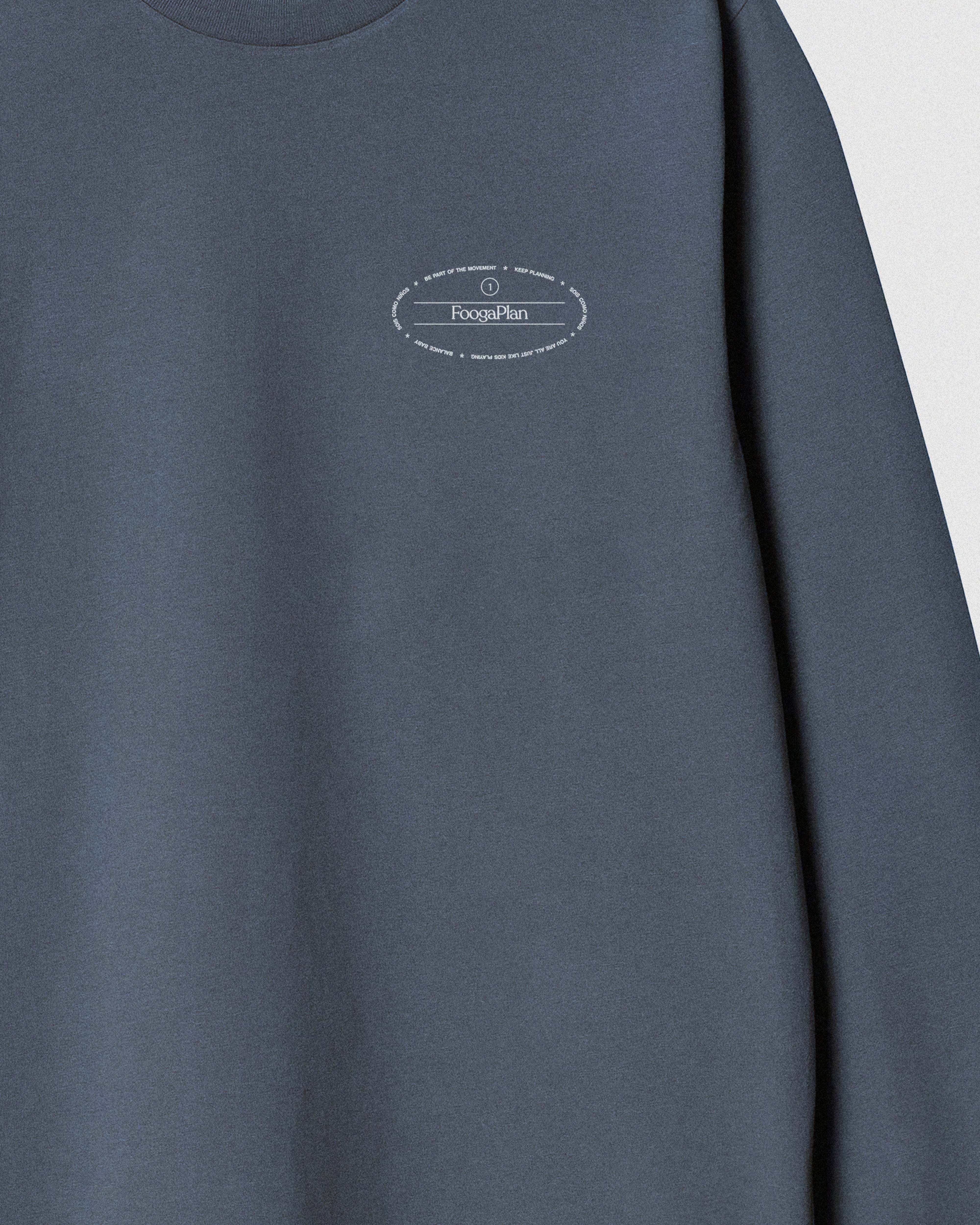 Camiseta It's called balance - Modelo luciendo la camiseta vista lateral