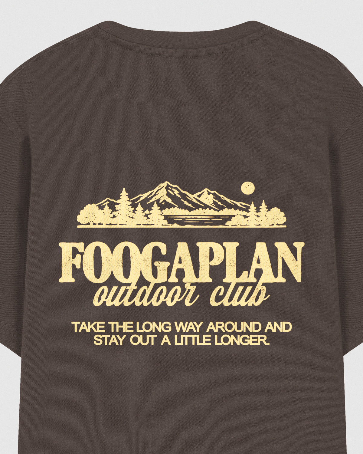 T-shirt Outdoor Club marron FoogaPlan - détail de l’imprimé au dos