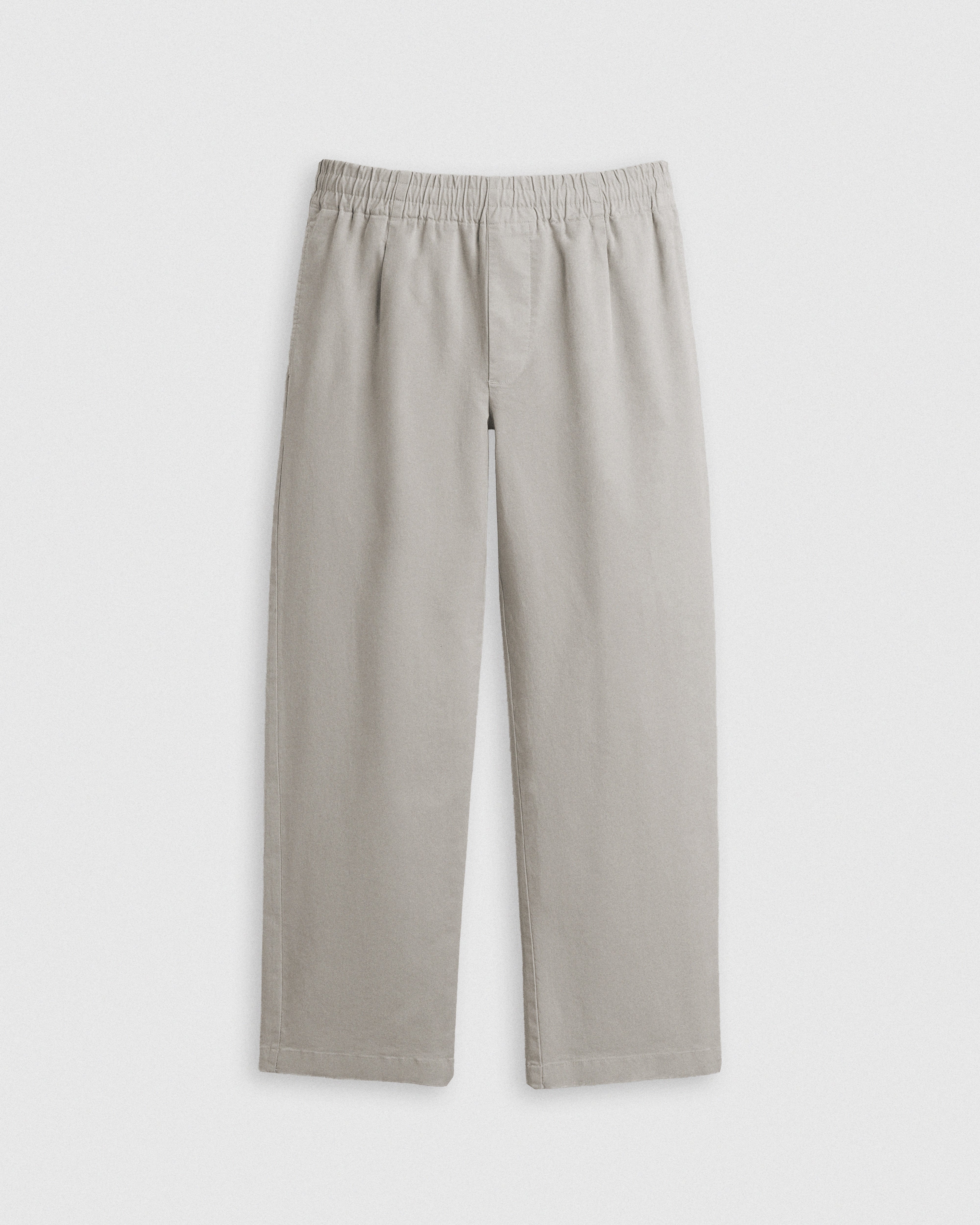 pantalón chino origami khaki pants. color beige. cintura elástica con cordón ajustable. vista frontal